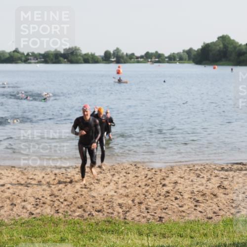 21.06.2025 - 27. Vierlanden-Triathlon MichiJ http://msf.ph/oto/7976114 15.06.2026 08:43:17 Schwimmen 11, 102, 139, 148 meine-sportfotos.de