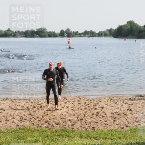 21.06.2025 - 27. Vierlanden-Triathlon MichiJ http://msf.ph/oto/7976123 15.06.2026 08:43:17 Schwimmen 11, 102, 139, 148 meine-sportfotos.de