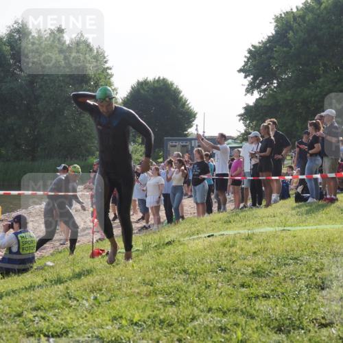 15.06.2025 - 27. Vierlanden-Triathlon KatJ http://msf.ph/oto/7976124 15.06.2025 08:32:52 Schwimmen 8, 25, 38, 41, 60, 87 meine-sportfotos.de