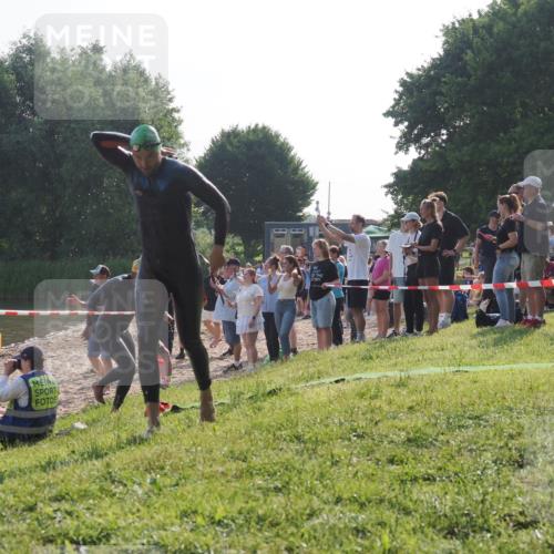 15.06.2025 - 27. Vierlanden-Triathlon KatJ http://msf.ph/oto/7976129 15.06.2025 08:32:52 Schwimmen 8, 25, 38, 41, 60, 87 meine-sportfotos.de