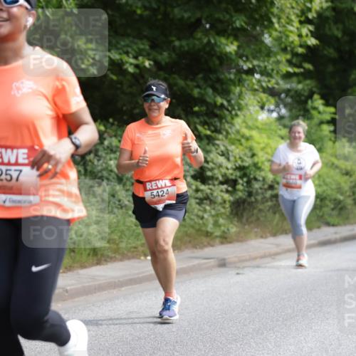 15.06.2025 - REWE Women's Run Jannik Wohlers http://msf.ph/oto/7976132 15.06.2025 10:10:36 Laufen 5257, 5424, 2080, 5288 meine-sportfotos.de