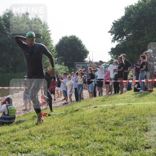 15.06.2025 - 27. Vierlanden-Triathlon KatJ http://msf.ph/oto/7976136 15.06.2025 08:32:52 Schwimmen 8, 25, 38, 41, 60, 87 meine-sportfotos.de