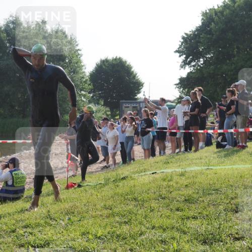 15.06.2025 - 27. Vierlanden-Triathlon KatJ http://msf.ph/oto/7976141 15.06.2025 08:32:52 Schwimmen 8, 25, 38, 41, 60, 87 meine-sportfotos.de