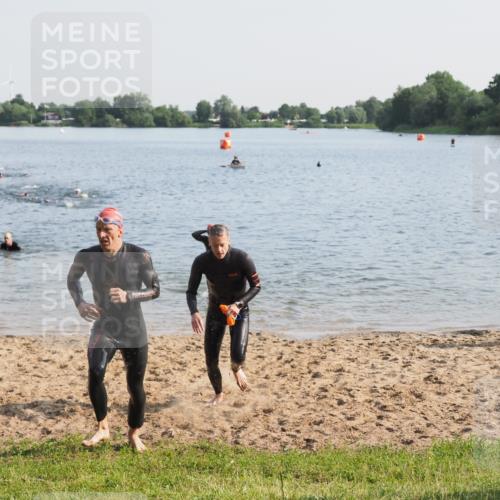 21.06.2025 - 27. Vierlanden-Triathlon MichiJ http://msf.ph/oto/7976145 15.06.2026 08:43:19 Schwimmen 11, 102, 139, 148 meine-sportfotos.de