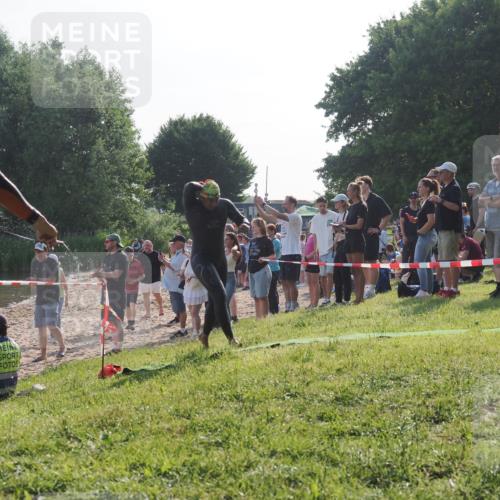 15.06.2025 - 27. Vierlanden-Triathlon KatJ http://msf.ph/oto/7976151 15.06.2025 08:32:53 Schwimmen 8, 25, 38, 41, 60, 87 meine-sportfotos.de