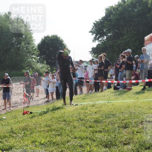 15.06.2025 - 27. Vierlanden-Triathlon KatJ http://msf.ph/oto/7976163 15.06.2025 08:32:53 Schwimmen 8, 25, 38, 41, 60, 87 meine-sportfotos.de