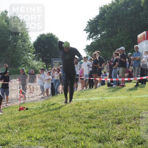 15.06.2025 - 27. Vierlanden-Triathlon KatJ http://msf.ph/oto/7976179 15.06.2025 08:32:54 Schwimmen 8, 25, 38, 41, 60, 87 meine-sportfotos.de