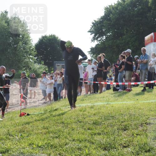 15.06.2025 - 27. Vierlanden-Triathlon KatJ http://msf.ph/oto/7976183 15.06.2025 08:32:54 Schwimmen 8, 25, 38, 41, 60, 87 meine-sportfotos.de
