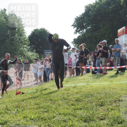 15.06.2025 - 27. Vierlanden-Triathlon KatJ http://msf.ph/oto/7976186 15.06.2025 08:32:55 Schwimmen 8, 25, 38, 41, 60, 87 meine-sportfotos.de