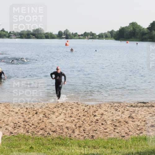 21.06.2025 - 27. Vierlanden-Triathlon MichiJ http://msf.ph/oto/7976193 15.06.2026 08:43:21 Schwimmen 11, 102, 148 meine-sportfotos.de