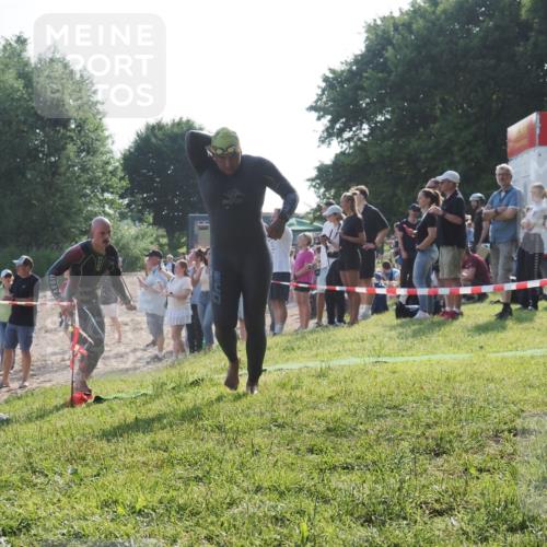 15.06.2025 - 27. Vierlanden-Triathlon KatJ http://msf.ph/oto/7976196 15.06.2025 08:32:55 Schwimmen 8, 25, 38, 41, 60, 87 meine-sportfotos.de