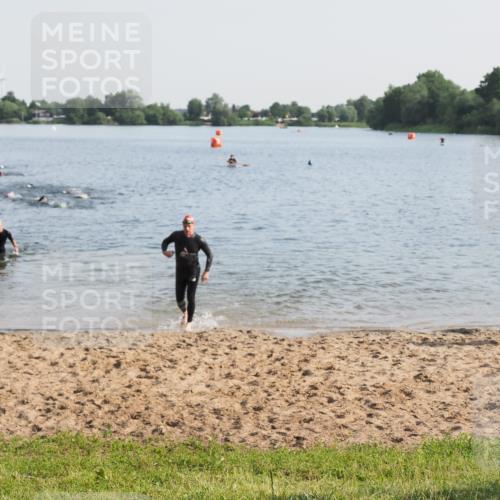 21.06.2025 - 27. Vierlanden-Triathlon MichiJ http://msf.ph/oto/7976198 15.06.2026 08:43:21 Schwimmen 11, 102, 148 meine-sportfotos.de