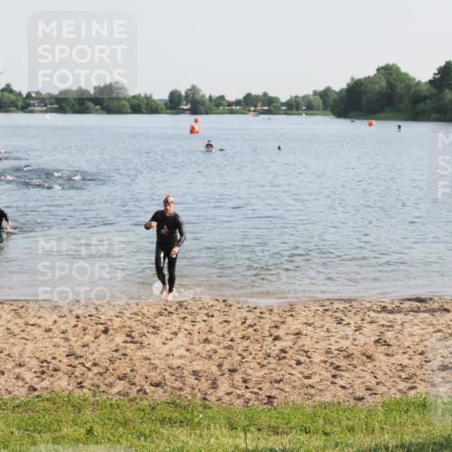 21.06.2025 - 27. Vierlanden-Triathlon MichiJ http://msf.ph/oto/7976203 15.06.2026 08:43:22 Schwimmen 11, 102, 148 meine-sportfotos.de