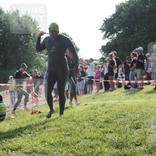 15.06.2025 - 27. Vierlanden-Triathlon KatJ http://msf.ph/oto/7976219 15.06.2025 08:32:56 Schwimmen 8, 25, 41, 60, 87 meine-sportfotos.de