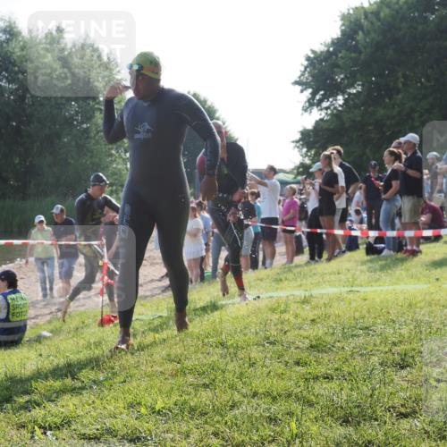 15.06.2025 - 27. Vierlanden-Triathlon KatJ http://msf.ph/oto/7976222 15.06.2025 08:32:56 Schwimmen 8, 25, 41, 60, 87 meine-sportfotos.de