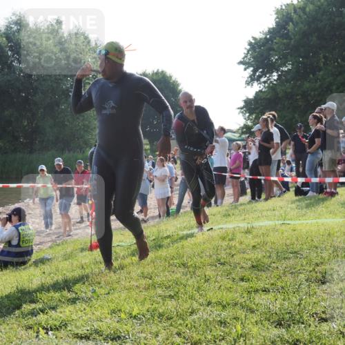 15.06.2025 - 27. Vierlanden-Triathlon KatJ http://msf.ph/oto/7976228 15.06.2025 08:32:56 Schwimmen 8, 25, 41, 60, 87 meine-sportfotos.de