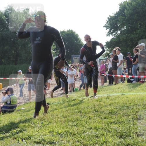 15.06.2025 - 27. Vierlanden-Triathlon KatJ http://msf.ph/oto/7976233 15.06.2025 08:32:56 Schwimmen 8, 25, 41, 60, 87 meine-sportfotos.de