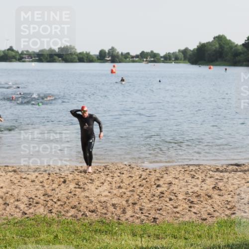 21.06.2025 - 27. Vierlanden-Triathlon MichiJ http://msf.ph/oto/7976235 15.06.2026 08:43:23 Schwimmen 11, 102, 148 meine-sportfotos.de