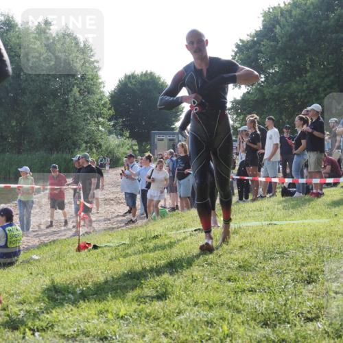 15.06.2025 - 27. Vierlanden-Triathlon KatJ http://msf.ph/oto/7976248 15.06.2025 08:32:57 Schwimmen 8, 25, 41, 60, 87 meine-sportfotos.de