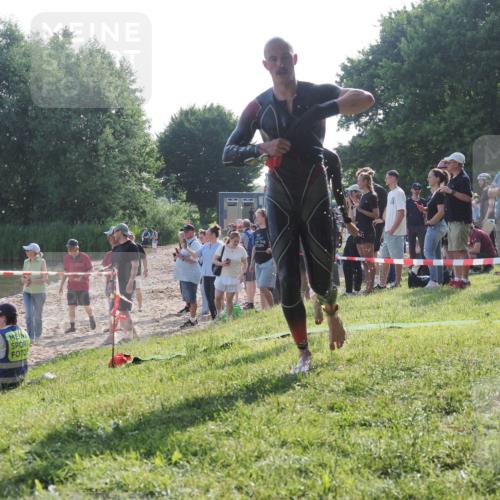 15.06.2025 - 27. Vierlanden-Triathlon KatJ http://msf.ph/oto/7976251 15.06.2025 08:32:57 Schwimmen 8, 25, 41, 60, 87 meine-sportfotos.de