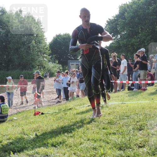 15.06.2025 - 27. Vierlanden-Triathlon KatJ http://msf.ph/oto/7976256 15.06.2025 08:32:57 Schwimmen 8, 25, 41, 60, 87 meine-sportfotos.de