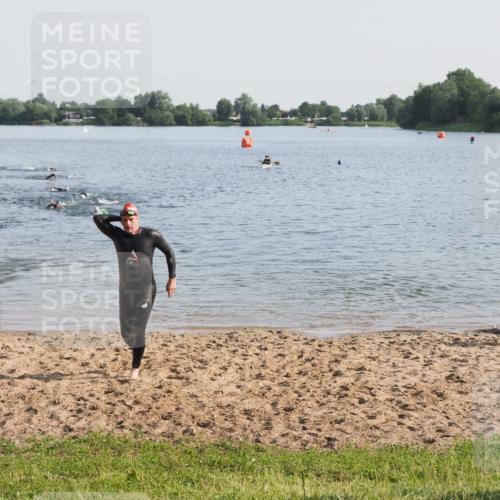 21.06.2025 - 27. Vierlanden-Triathlon MichiJ http://msf.ph/oto/7976259 15.06.2026 08:43:25 Schwimmen 11, 65, 74, 102, 148 meine-sportfotos.de