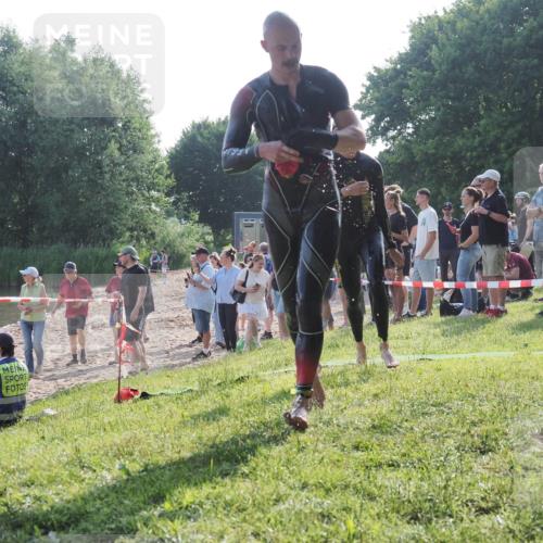 15.06.2025 - 27. Vierlanden-Triathlon KatJ http://msf.ph/oto/7976261 15.06.2025 08:32:58 Schwimmen 8, 41, 60, 87, 234 meine-sportfotos.de