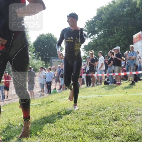 15.06.2025 - 27. Vierlanden-Triathlon KatJ http://msf.ph/oto/7976288 15.06.2025 08:32:58 Schwimmen 8, 41, 60, 87, 234 meine-sportfotos.de