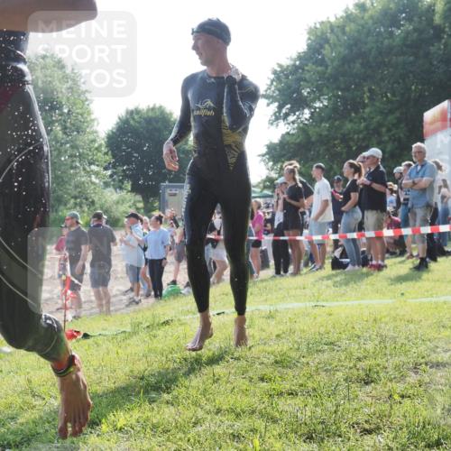 15.06.2025 - 27. Vierlanden-Triathlon KatJ http://msf.ph/oto/7976292 15.06.2025 08:32:59 Schwimmen 8, 41, 60, 87, 185, 234 meine-sportfotos.de