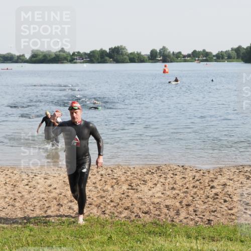 21.06.2025 - 27. Vierlanden-Triathlon MichiJ http://msf.ph/oto/7976295 15.06.2026 08:43:26 Schwimmen 11, 65, 74, 102, 148 meine-sportfotos.de