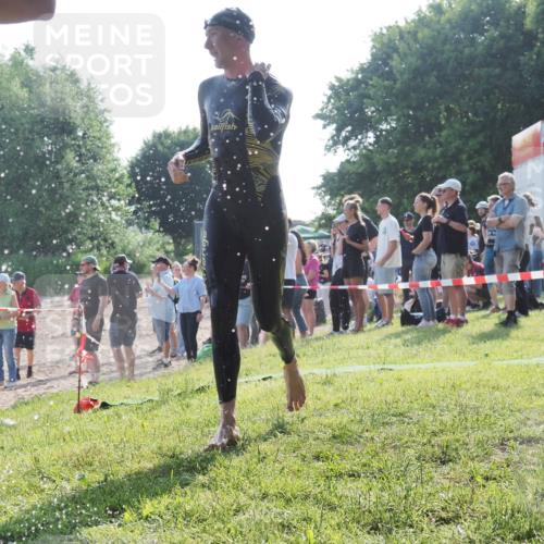 15.06.2025 - 27. Vierlanden-Triathlon KatJ http://msf.ph/oto/7976297 15.06.2025 08:32:59 Schwimmen 8, 41, 60, 87, 185, 234 meine-sportfotos.de