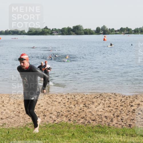 21.06.2025 - 27. Vierlanden-Triathlon MichiJ http://msf.ph/oto/7976305 15.06.2026 08:43:27 Schwimmen 11, 65, 74, 102, 148 meine-sportfotos.de