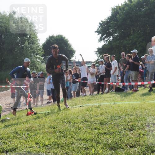 15.06.2025 - 27. Vierlanden-Triathlon KatJ http://msf.ph/oto/7976308 15.06.2025 08:33:05 Schwimmen 8, 15, 36, 60, 185, 234 meine-sportfotos.de