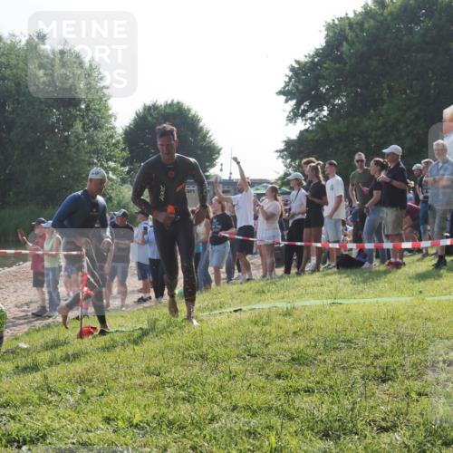 15.06.2025 - 27. Vierlanden-Triathlon KatJ http://msf.ph/oto/7976311 15.06.2025 08:33:05 Schwimmen 8, 15, 36, 60, 185, 234 meine-sportfotos.de