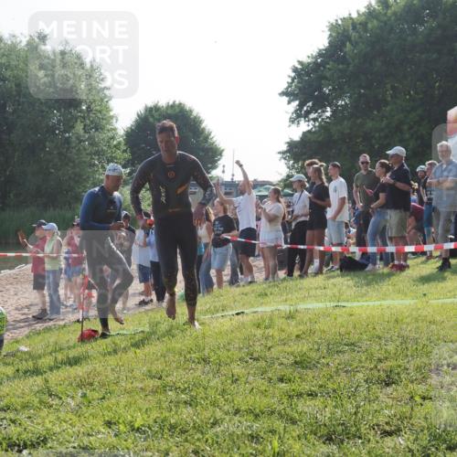 15.06.2025 - 27. Vierlanden-Triathlon KatJ http://msf.ph/oto/7976313 15.06.2025 08:33:05 Schwimmen 8, 15, 36, 60, 185, 234 meine-sportfotos.de