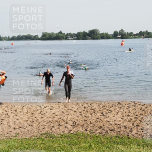 21.06.2025 - 27. Vierlanden-Triathlon MichiJ http://msf.ph/oto/7976327 15.06.2026 08:43:29 Schwimmen 65, 74, 148 meine-sportfotos.de