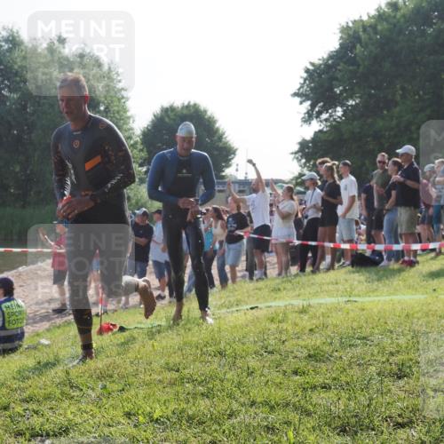 15.06.2025 - 27. Vierlanden-Triathlon KatJ http://msf.ph/oto/7976331 15.06.2025 08:33:06 Schwimmen 8, 15, 36, 185, 234 meine-sportfotos.de