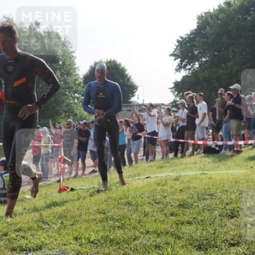 15.06.2025 - 27. Vierlanden-Triathlon KatJ http://msf.ph/oto/7976335 15.06.2025 08:33:06 Schwimmen 8, 15, 36, 185, 234 meine-sportfotos.de