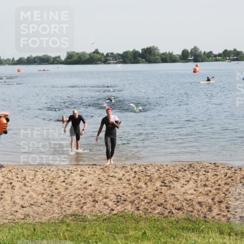 21.06.2025 - 27. Vierlanden-Triathlon MichiJ http://msf.ph/oto/7976338 15.06.2026 08:43:29 Schwimmen 65, 74, 148 meine-sportfotos.de