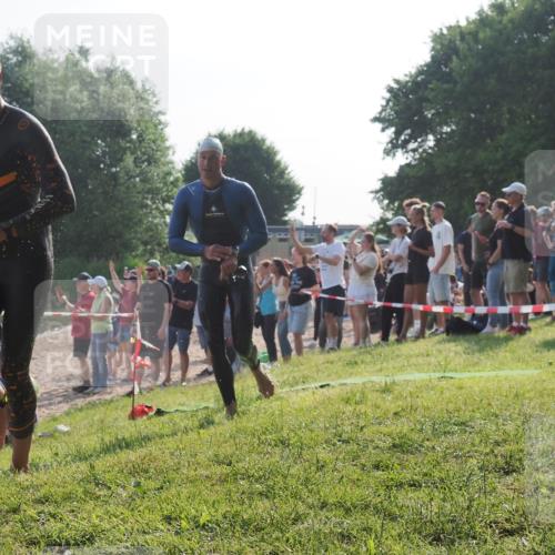 15.06.2025 - 27. Vierlanden-Triathlon KatJ http://msf.ph/oto/7976339 15.06.2025 08:33:07 Schwimmen 8, 15, 36, 185, 234 meine-sportfotos.de