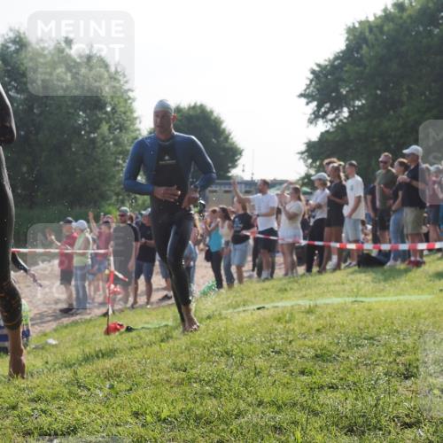 15.06.2025 - 27. Vierlanden-Triathlon KatJ http://msf.ph/oto/7976344 15.06.2025 08:33:07 Schwimmen 8, 15, 36, 185, 234 meine-sportfotos.de