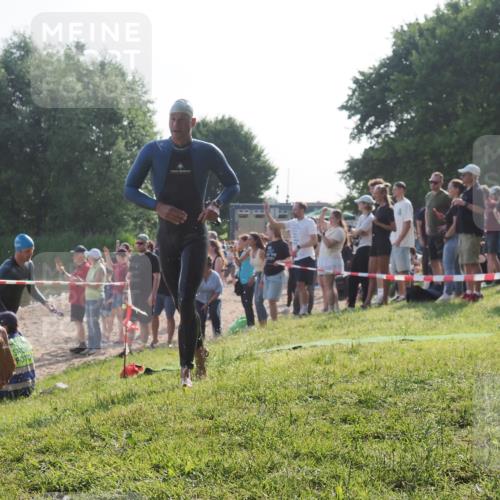 15.06.2025 - 27. Vierlanden-Triathlon KatJ http://msf.ph/oto/7976347 15.06.2025 08:33:07 Schwimmen 8, 15, 36, 185, 234 meine-sportfotos.de