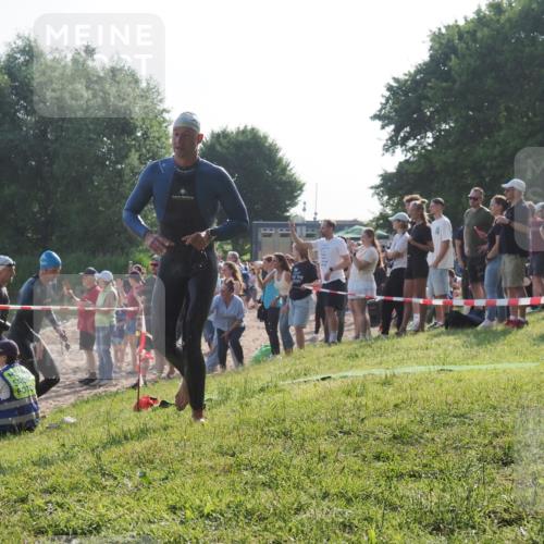15.06.2025 - 27. Vierlanden-Triathlon KatJ http://msf.ph/oto/7976352 15.06.2025 08:33:07 Schwimmen 8, 15, 36, 185, 234 meine-sportfotos.de