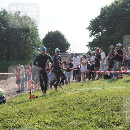 15.06.2025 - 27. Vierlanden-Triathlon KatJ http://msf.ph/oto/7976373 15.06.2025 08:33:08 Schwimmen 15, 36, 185, 234 meine-sportfotos.de