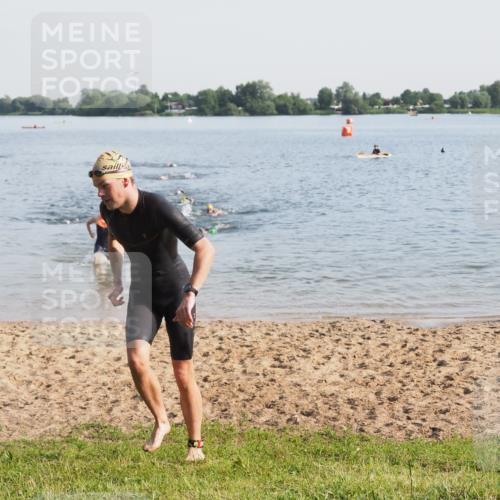 21.06.2025 - 27. Vierlanden-Triathlon MichiJ http://msf.ph/oto/7976400 15.06.2026 08:43:35 Schwimmen 32, 65, 74 meine-sportfotos.de