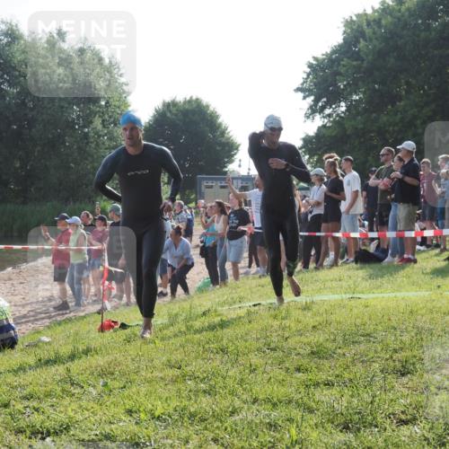 15.06.2025 - 27. Vierlanden-Triathlon KatJ http://msf.ph/oto/7976406 15.06.2025 08:33:10 Schwimmen 15, 36, 185, 234 meine-sportfotos.de