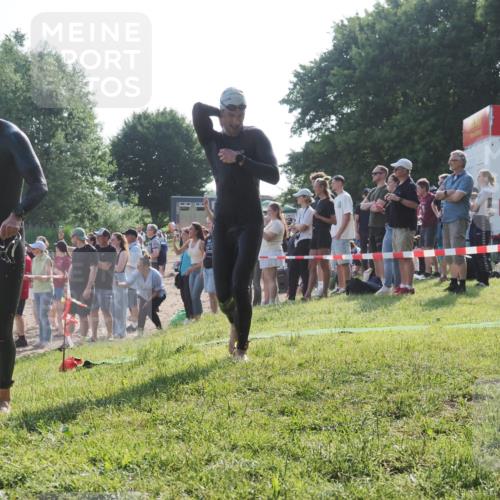 15.06.2025 - 27. Vierlanden-Triathlon KatJ http://msf.ph/oto/7976423 15.06.2025 08:33:11 Schwimmen 15, 36, 185, 234 meine-sportfotos.de
