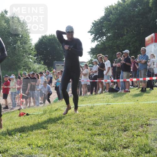 15.06.2025 - 27. Vierlanden-Triathlon KatJ http://msf.ph/oto/7976426 15.06.2025 08:33:11 Schwimmen 15, 36, 185, 234 meine-sportfotos.de