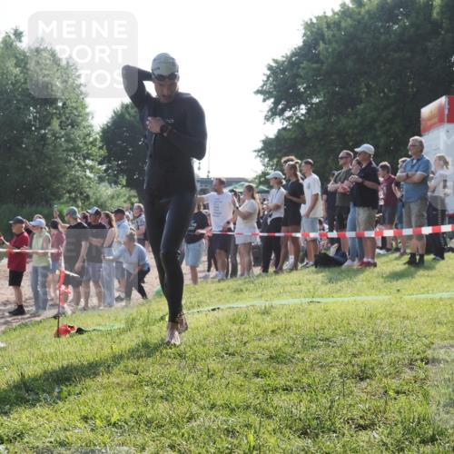 15.06.2025 - 27. Vierlanden-Triathlon KatJ http://msf.ph/oto/7976438 15.06.2025 08:33:11 Schwimmen 15, 36, 185, 234 meine-sportfotos.de