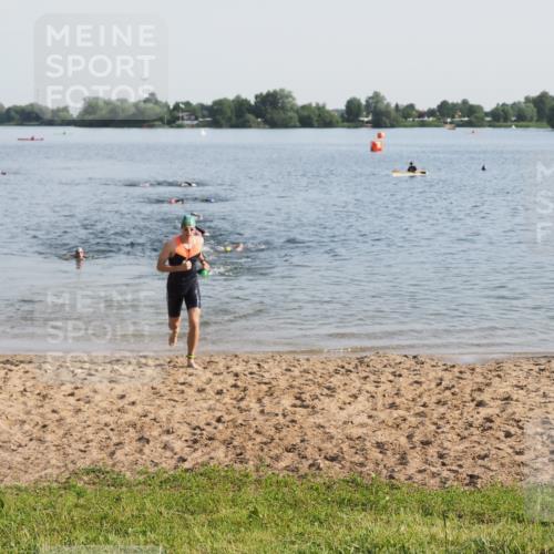 21.06.2025 - 27. Vierlanden-Triathlon MichiJ http://msf.ph/oto/7976453 15.06.2026 08:43:39 Schwimmen 32, 65, 74 meine-sportfotos.de